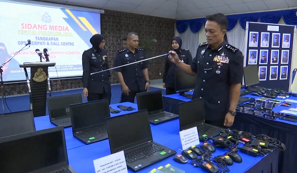 Barangan dirampas; 15 komputer dan komputer riba, tujuh penyesuai, tujuh tetikus, 29 telefon bimbit, tiga kereta dan wang tunai.